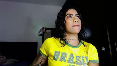 Snapshot of violetwitch05 chatting on October 23, 2:55 am Violet online show from October 23, 2:55 am