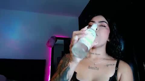 Snapshot of violetwitch05 chatting on November 22, 4:33 am Violet online show from November 22, 4:33 am