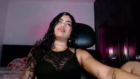 Snapshot of violetwitch05 chatting on November 28, 4:59 am Violet online show from November 28, 4:59 am