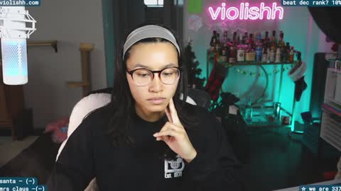 follow me on twitter violishh and ig violishh  online show from December 18, 8:03 pm