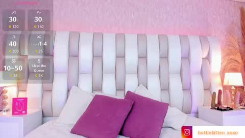 VIOLLET online show from February 7, 7:06 pm