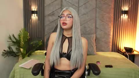 Snapshot of viollettebylyly chatting on October 3, 12:24 pm viollettebylyly online show from October 3, 12:24 pm