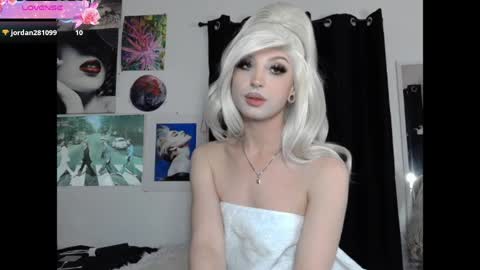 Snapshot of viperthedoll chatting on April 2, 1:47 am Viper online show from April 2, 1:47 am