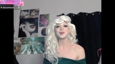 Snapshot of viperthedoll chatting on April 4, 4:33 am Viper online show from April 4, 4:33 am