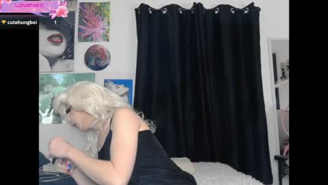 Snapshot of viperthedoll chatting on April 8, 4:01 am Viper online show from April 8, 4:01 am