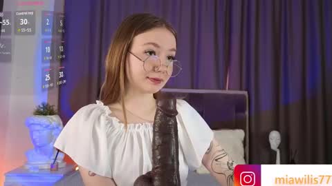 Mia  dont forget to thumbs up me online show from September 27, 9:58 am