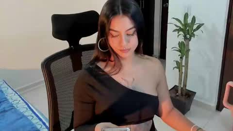 Snapshot of virtual111_ chatting on February 19, 12:14 am Lu online show from February 19, 12:14 am