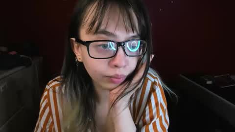 Snapshot of virtualtulpa chatting on May 21, 8:27 pm Zoe online show from May 21, 8:27 pm