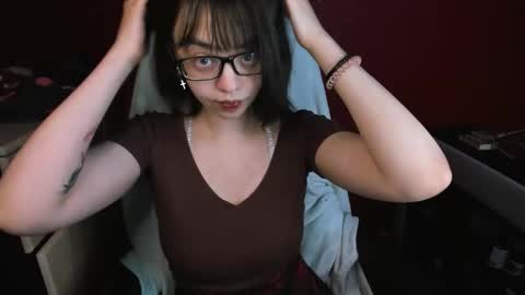 Snapshot of virtualtulpa chatting on May 22, 8:58 pm Zoe online show from May 22, 8:58 pm