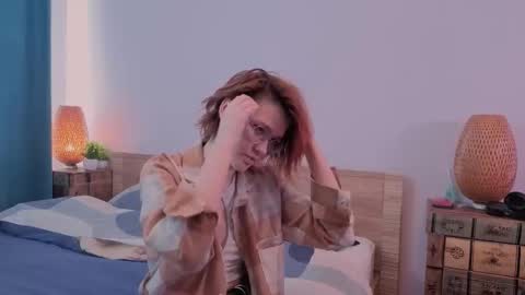 Lisa online show from March 22, 8:29 am