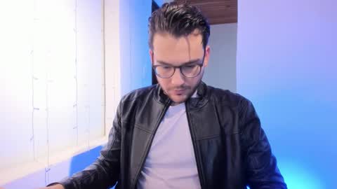 Vito Ferrer online show from January 8, 9:50 pm