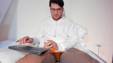 Vito Ferrer online show from January 11, 12:43 pm