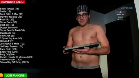 Snapshot of vito_ferrero chatting on May 7, 10:37 pm Vito Ferrer online show from May 7, 10:37 pm