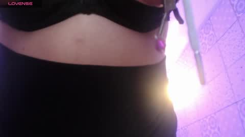 Snapshot of vitoria23_ chatting on March 12, 4:13 pm victoria 3 online show from March 12, 4:13 pm