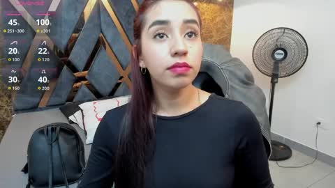 Snapshot of vittoria_conti_ chatting on April 17, 5:16 pm vittoria online show from April 17, 5:16 pm