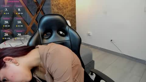 Snapshot of vittoria_conti_ chatting on April 23, 5:37 pm vittoria online show from April 23, 5:37 pm