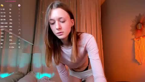 Snapshot of vivalavika chatting on March 10, 6:29 am just Vi online show from March 10, 6:29 am