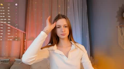 Snapshot of vivalavika chatting on April 4, 8:56 am just Vi online show from April 4, 8:56 am