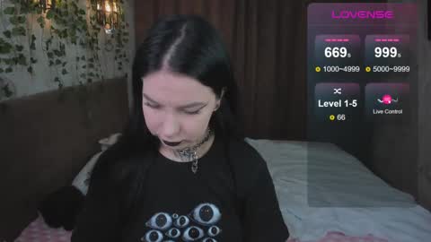 Snapshot of vivi__squirrel chatting on February 20, 2:51 am Vivi online show from February 20, 2:51 am