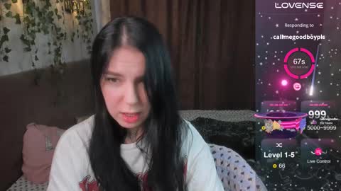 Snapshot of vivi__squirrel chatting on March 7, 5:51 am Vivi online show from March 7, 5:51 am