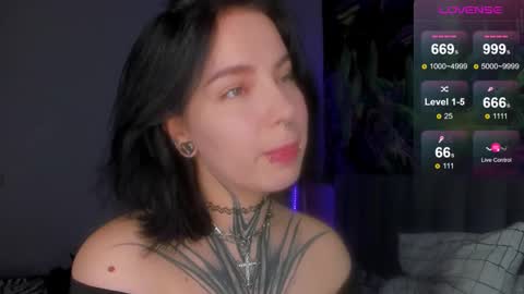 Snapshot of vivi__squirrel chatting on September 9, 1:27 am Vivi online show from September 9, 1:27 am