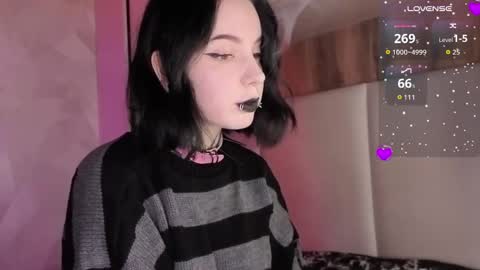 Snapshot of vivi__squirrel chatting on May 2, 6:18 am Vivi online show from May 2, 6:18 am