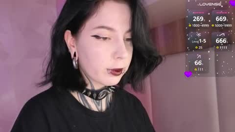 Snapshot of vivi__squirrel chatting on May 10, 6:18 am Vivi online show from May 10, 6:18 am