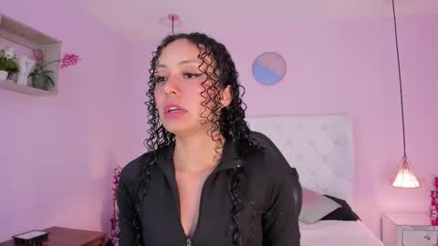 Snapshot of vivi_gh1 chatting on February 23, 3:37 am Vivi online show from February 23, 3:37 am