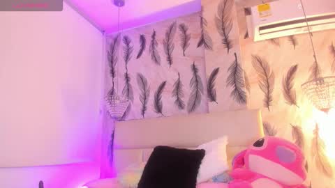 Snapshot of vivi_prinncess chatting on November 19, 10:43 pm Viviana online show from November 19, 10:43 pm