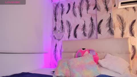 Snapshot of vivi_prinncess chatting on February 13, 11:23 pm Viviana online show from February 13, 11:23 pm