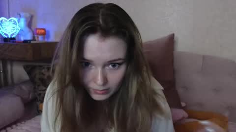 Snapshot of vivian_alison chatting on April 18, 6:34 pm vivian_alison online show from April 18, 6:34 pm