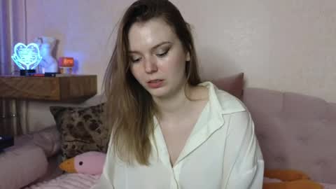 Snapshot of vivian_alison chatting on April 18, 7:58 pm vivian_alison online show from April 18, 7:58 pm