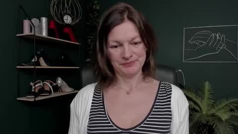 Vivian online show from November 22, 8:13 am