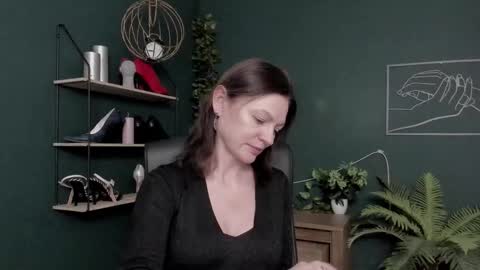 Vivian online show from February 9, 7:01 am