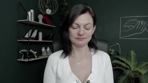 Vivian online show from February 26, 8:02 am