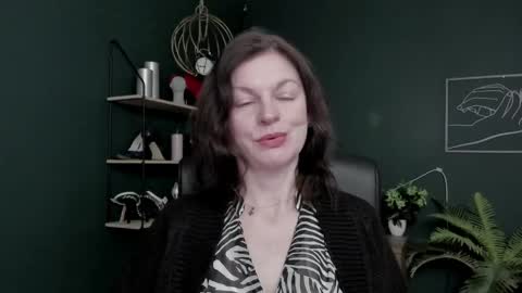 Vivian online show from March 30, 5:52 am