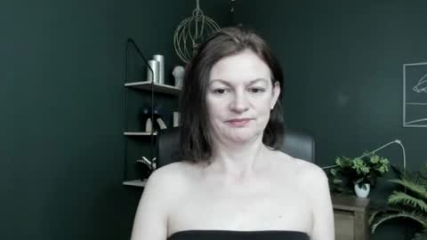 Vivian online show from June 8, 6:36 am