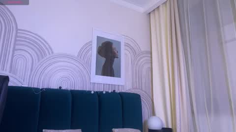 Vivian Evans online show from December 1, 1:43 am