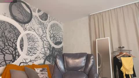 Snapshot of vivian_evans_ chatting on May 13, 1:03 am Vivian Evans online show from May 13, 1:03 am