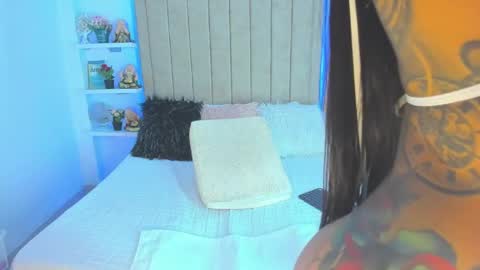 Snapshot of vivian_monroe chatting on January 6, 3:19 pm Vivian Monroe online show from January 6, 3:19 pm