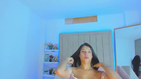 Snapshot of vivian_monroe chatting on February 15, 12:43 pm Vivian Monroe online show from February 15, 12:43 pm