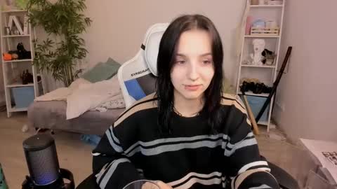 vivian_qwerty online show from December 20, 6:24 pm