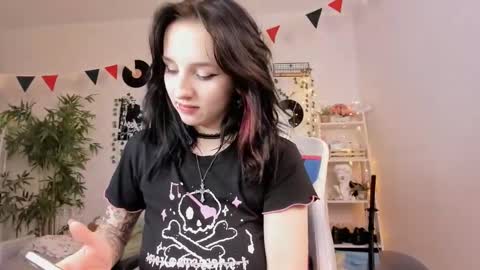 vivian_qwerty online show from December 30, 7:37 am