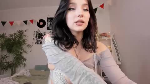 vivian_qwerty online show from January 16, 4:17 am
