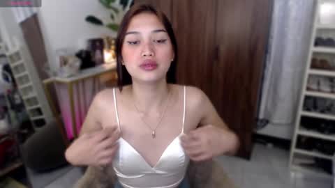 Vivian online show from November 11, 2:33 am