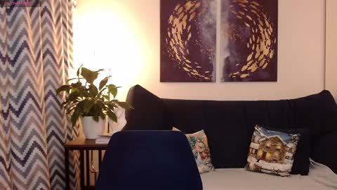 Vivian online show from February 8, 5:50 pm