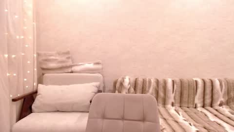 Vivian online show from March 6, 4:25 pm