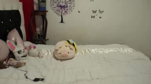 Snapshot of vivian_walt_ chatting on February 23, 3:37 am melissa online show from February 23, 3:37 am