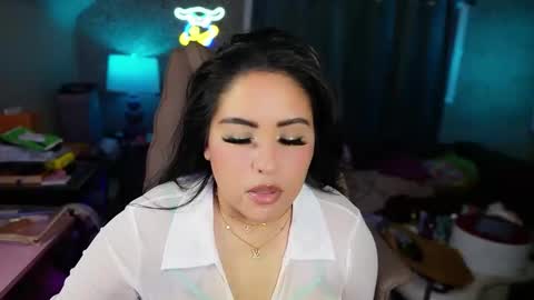 Snapshot of vivianaortega chatting on April 18, 5:00 am Vivi online show from April 18, 5:00 am
