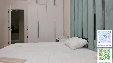 Snapshot of vivianmiller_ chatting on May 17, 3:26 am Vivian online show from May 17, 3:26 am